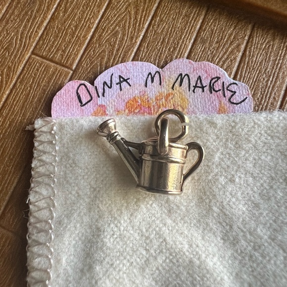 James Avery Retired 3d 14kt yellow Gold Watering Can Charm! - Picture 2 of 5